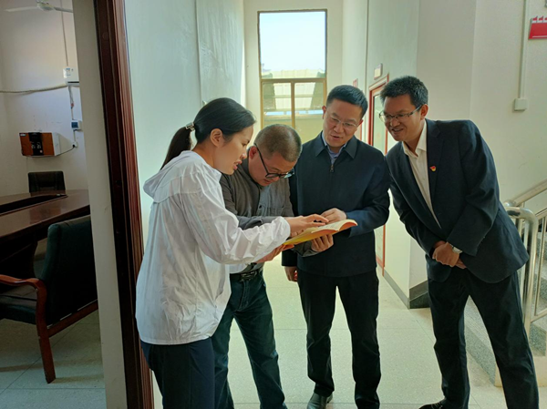龚红果到隆回县调研乡村振兴驻村工作 并开展巡河_邵阳头条网